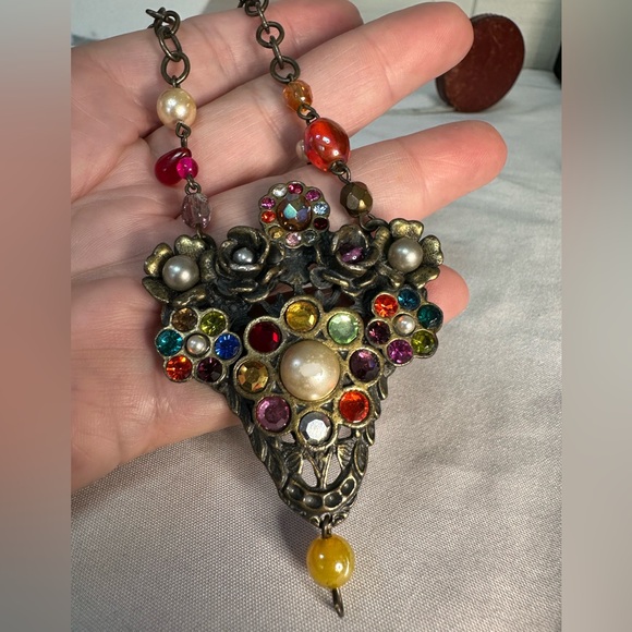 Funky feminine vibe meets sparkly rhinestone steampunk necklace - Picture 6 of 7